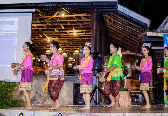 ภาพกิจกรรม โครงการอบรมเชิงปฏิบัติการค่ายอาสาบำเพ็ญประโยชน์ส่งเสริมสุขภาพ เสริมสร้างคุณธรรมจริยธรรมและบูรณาการเรียนรู้เพื่อทำนุบำรุงศิลปวัฒนธรรม ครั้งที่ 3