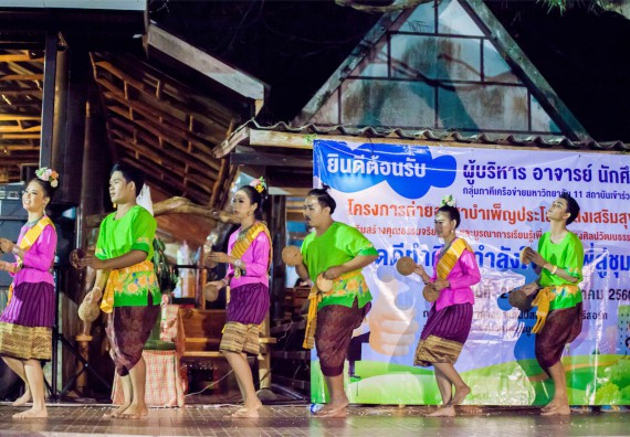 ภาพกิจกรรม โครงการอบรมเชิงปฏิบัติการค่ายอาสาบำเพ็ญประโยชน์ส่งเสริมสุขภาพ เสริมสร้างคุณธรรมจริยธรรมและบูรณาการเรียนรู้เพื่อทำนุบำรุงศิลปวัฒนธรรม ครั้งที่ 3