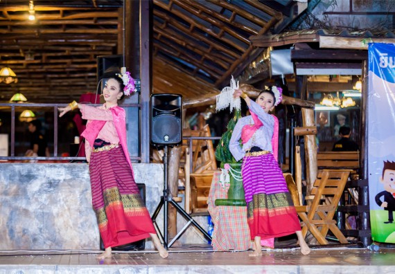 ภาพกิจกรรม โครงการอบรมเชิงปฏิบัติการค่ายอาสาบำเพ็ญประโยชน์ส่งเสริมสุขภาพ เสริมสร้างคุณธรรมจริยธรรมและบูรณาการเรียนรู้เพื่อทำนุบำรุงศิลปวัฒนธรรม ครั้งที่ 3