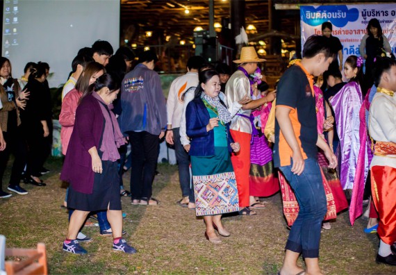 ภาพกิจกรรม โครงการอบรมเชิงปฏิบัติการค่ายอาสาบำเพ็ญประโยชน์ส่งเสริมสุขภาพ เสริมสร้างคุณธรรมจริยธรรมและบูรณาการเรียนรู้เพื่อทำนุบำรุงศิลปวัฒนธรรม ครั้งที่ 3