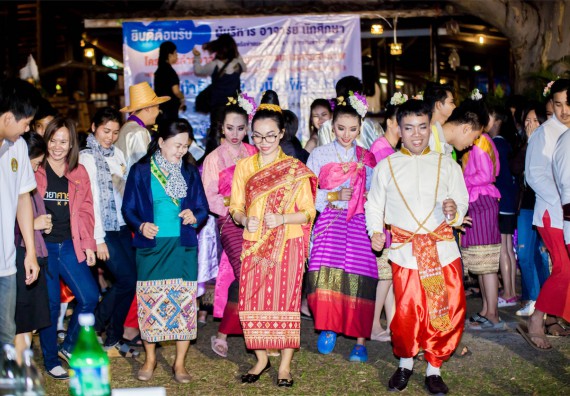 ภาพกิจกรรม โครงการอบรมเชิงปฏิบัติการค่ายอาสาบำเพ็ญประโยชน์ส่งเสริมสุขภาพ เสริมสร้างคุณธรรมจริยธรรมและบูรณาการเรียนรู้เพื่อทำนุบำรุงศิลปวัฒนธรรม ครั้งที่ 3