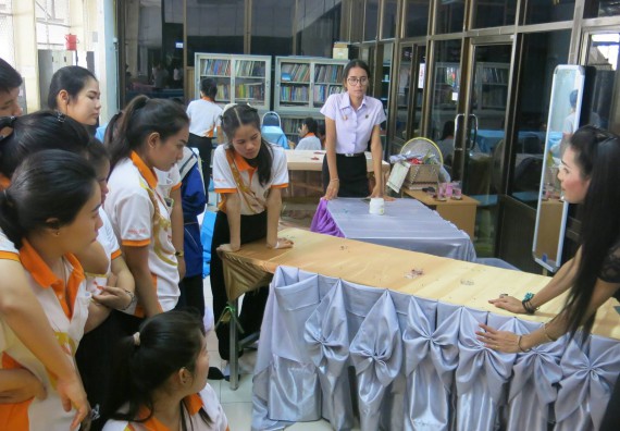 ภาพกิจกรรม โปรแกรมวิชาสาธารณสุขศาสตร์ จัดการอบรม เรื่อง เทคนิคการจับจีบผ้า