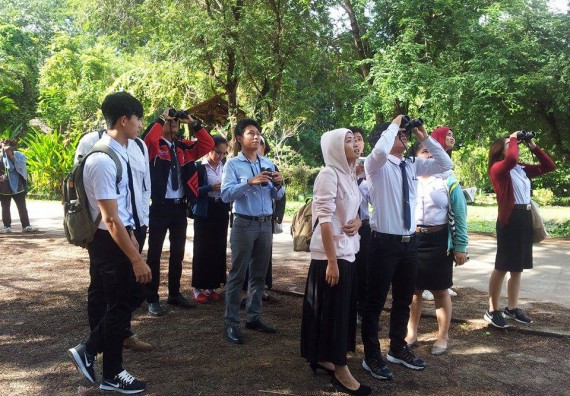 ภาพกิจกรรม โปรแกรมวิชาชีววิทยา จัดการอบรมเชิงปฏิบัติการ เรื่อง นกในแม่วงก์