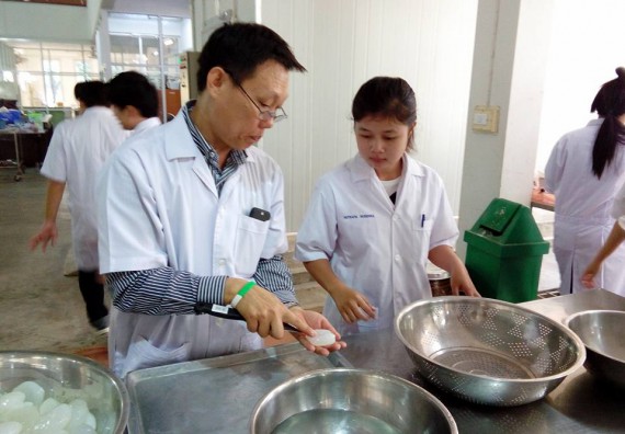 ภาพกิจกรรม โปรแกรมวิชาวิทยาศาสตร์และเทคโนโลยีการอาหาร จัดการอบรมเชิงปฏิบัติการ เรื่อง การผลิตอาหารกระป๋อง