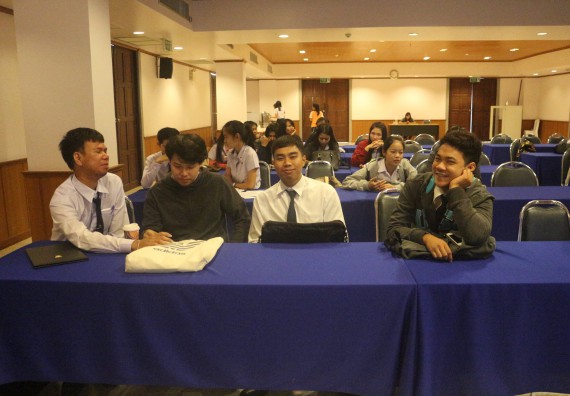 ภาพกิจกรรม โปรแกรมวิชาคณิตศาสตร์ จัดการอบรมเชิงปฏิบัติการ เรื่อง การฝึกเป็นพิธีกรพูดในที่ชุมชน