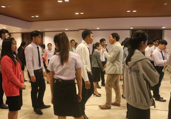 ภาพกิจกรรม โปรแกรมวิชาคณิตศาสตร์ จัดการอบรมเชิงปฏิบัติการ เรื่อง การฝึกเป็นพิธีกรพูดในที่ชุมชน