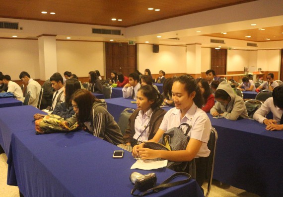 ภาพกิจกรรม โปรแกรมวิชาคณิตศาสตร์ จัดการอบรมเชิงปฏิบัติการ เรื่อง การฝึกเป็นพิธีกรพูดในที่ชุมชน