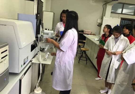 ภาพกิจกรรม โปรแกรมวิชาวิทยาศาสตร์และเทคโนโลยีการอาหาร ได้จัดการอบรมเชิงปฏิบัติการ เรื่อง อาหารปลอดภัยในโรงเรียน