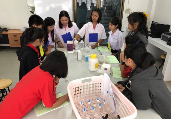 ภาพกิจกรรม โปรแกรมวิชาวิทยาศาสตร์และเทคโนโลยีการอาหาร ได้จัดการอบรมเชิงปฏิบัติการ เรื่อง อาหารปลอดภัยในโรงเรียน