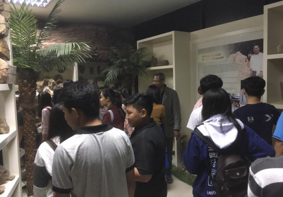 ภาพกิจกรรม โปรแกรมวิชาวิทยาศาสตร์สิ่งแวดล้อม จัดกิจกรรมบูรณาการศึกษาเรียนรู้นอกสถานที่และสัมมนาวิชาการด้านสิ่งแวดล้อม