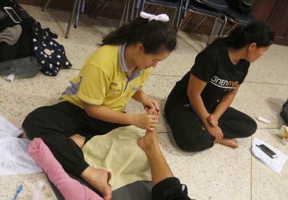 ภาพกิจกรรม โปรแกรมวิชาสาธารณสุขศาสตร์ จัดอบรม เรื่อง การนวดเท้าเพื่อสุขภาพ