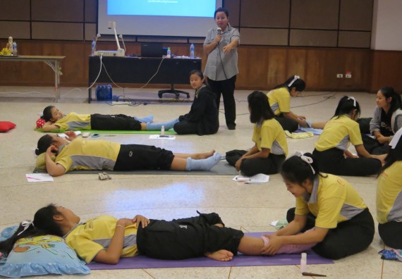ภาพกิจกรรม โปรแกรมวิชาสาธารณสุขศาสตร์ จัดอบรม เรื่อง การนวดเท้าเพื่อสุขภาพ