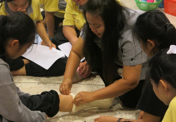 ภาพกิจกรรม โปรแกรมวิชาสาธารณสุขศาสตร์ จัดอบรม เรื่อง การนวดเท้าเพื่อสุขภาพ