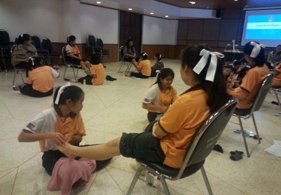 ภาพกิจกรรม โปรแกรมวิชาสาธารณสุขศาสตร์ จัดอบรม เรื่อง การนวดเท้าเพื่อสุขภาพ
