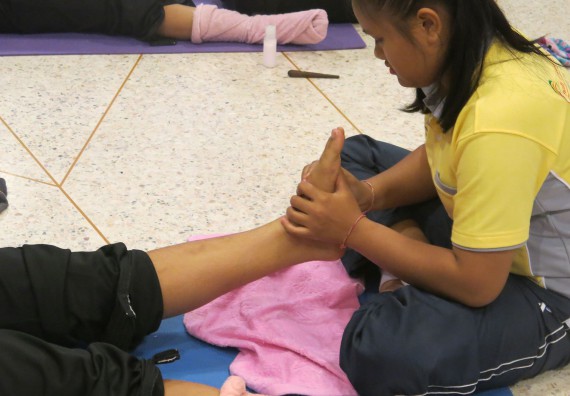 ภาพกิจกรรม โปรแกรมวิชาสาธารณสุขศาสตร์ จัดอบรม เรื่อง การนวดเท้าเพื่อสุขภาพ