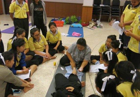 ภาพกิจกรรม โปรแกรมวิชาสาธารณสุขศาสตร์ จัดอบรม เรื่อง การนวดเท้าเพื่อสุขภาพ