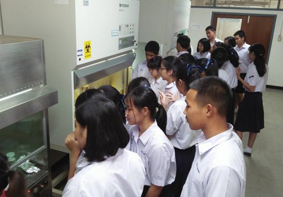 ภาพกิจกรรม โปรแกรมวิชาชีววิทยา ได้มีการจัดค่ายเทคนิคปลอดเชื้อและเพาะเลี้ยงเนื้อเยื่อพืช