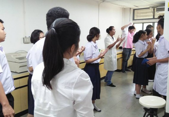 ภาพกิจกรรม โปรแกรมวิชาชีววิทยา ได้มีการจัดค่ายเทคนิคปลอดเชื้อและเพาะเลี้ยงเนื้อเยื่อพืช