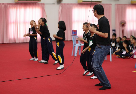 ภาพกิจกรรม คณะวิทยาศาสตร์และเทคโนโลยี จัดกิจกรรมค่ายวิทยาศาสตร์โรงเรียนเจริญสุขอุดมวิทยา