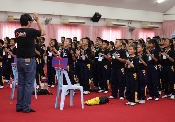 ภาพกิจกรรม คณะวิทยาศาสตร์และเทคโนโลยี จัดกิจกรรมค่ายวิทยาศาสตร์โรงเรียนเจริญสุขอุดมวิทยา