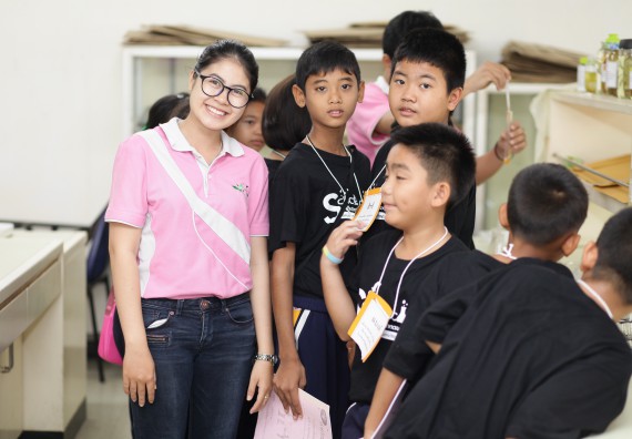 ภาพกิจกรรม คณะวิทยาศาสตร์และเทคโนโลยี จัดกิจกรรมค่ายวิทยาศาสตร์โรงเรียนเจริญสุขอุดมวิทยา