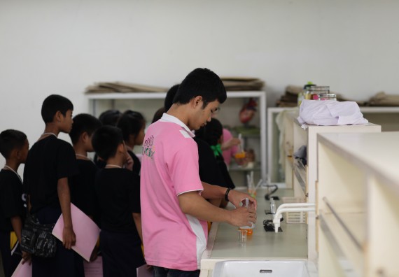 ภาพกิจกรรม คณะวิทยาศาสตร์และเทคโนโลยี จัดกิจกรรมค่ายวิทยาศาสตร์โรงเรียนเจริญสุขอุดมวิทยา