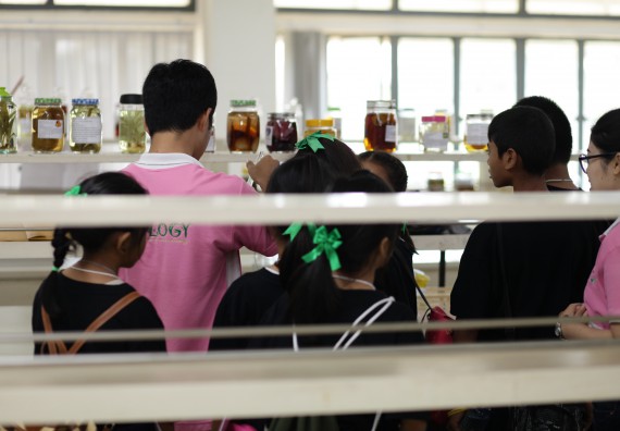 ภาพกิจกรรม คณะวิทยาศาสตร์และเทคโนโลยี จัดกิจกรรมค่ายวิทยาศาสตร์โรงเรียนเจริญสุขอุดมวิทยา