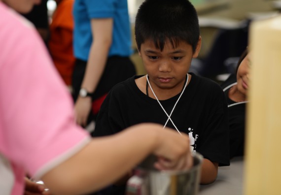 ภาพกิจกรรม คณะวิทยาศาสตร์และเทคโนโลยี จัดกิจกรรมค่ายวิทยาศาสตร์โรงเรียนเจริญสุขอุดมวิทยา