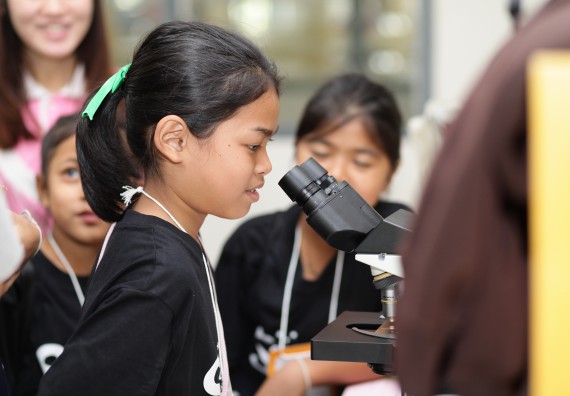 ภาพกิจกรรม คณะวิทยาศาสตร์และเทคโนโลยี จัดกิจกรรมค่ายวิทยาศาสตร์โรงเรียนเจริญสุขอุดมวิทยา