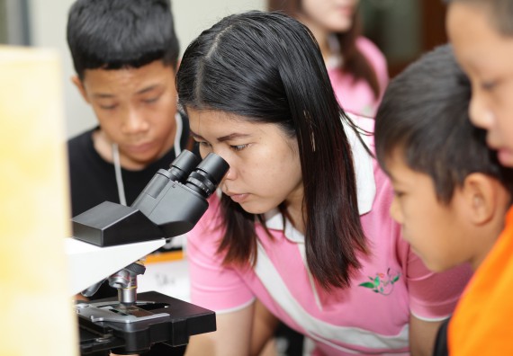 ภาพกิจกรรม คณะวิทยาศาสตร์และเทคโนโลยี จัดกิจกรรมค่ายวิทยาศาสตร์โรงเรียนเจริญสุขอุดมวิทยา