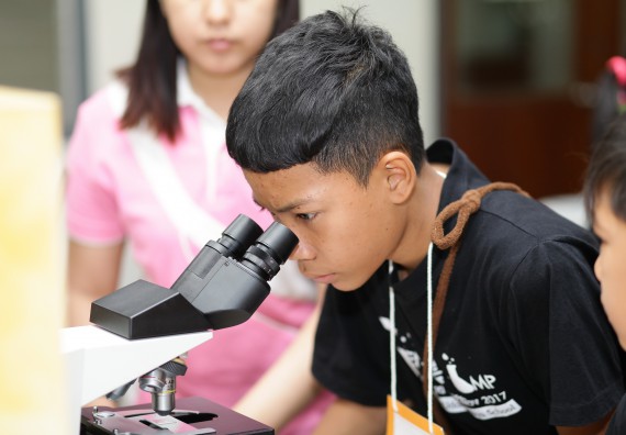 ภาพกิจกรรม คณะวิทยาศาสตร์และเทคโนโลยี จัดกิจกรรมค่ายวิทยาศาสตร์โรงเรียนเจริญสุขอุดมวิทยา