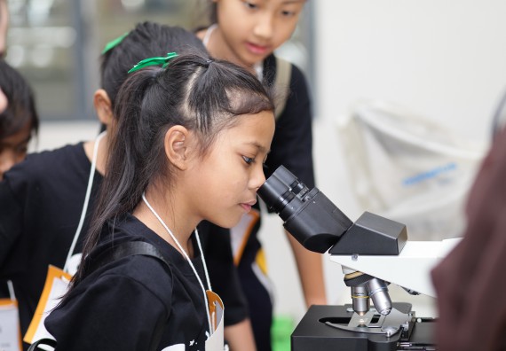 ภาพกิจกรรม คณะวิทยาศาสตร์และเทคโนโลยี จัดกิจกรรมค่ายวิทยาศาสตร์โรงเรียนเจริญสุขอุดมวิทยา