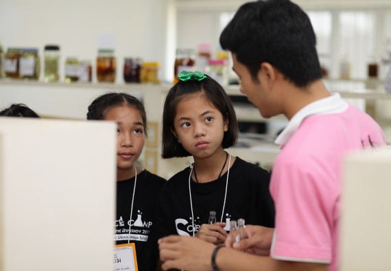 ภาพกิจกรรม คณะวิทยาศาสตร์และเทคโนโลยี จัดกิจกรรมค่ายวิทยาศาสตร์โรงเรียนเจริญสุขอุดมวิทยา