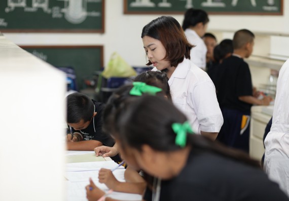 ภาพกิจกรรม คณะวิทยาศาสตร์และเทคโนโลยี จัดกิจกรรมค่ายวิทยาศาสตร์โรงเรียนเจริญสุขอุดมวิทยา