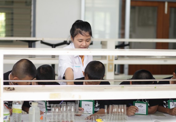 ภาพกิจกรรม คณะวิทยาศาสตร์และเทคโนโลยี จัดกิจกรรมค่ายวิทยาศาสตร์โรงเรียนเจริญสุขอุดมวิทยา