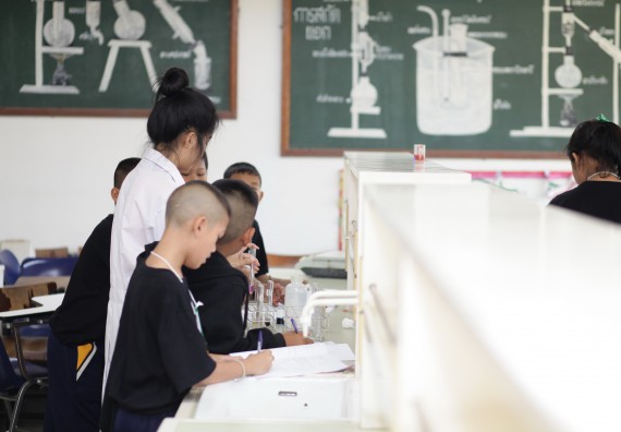 ภาพกิจกรรม คณะวิทยาศาสตร์และเทคโนโลยี จัดกิจกรรมค่ายวิทยาศาสตร์โรงเรียนเจริญสุขอุดมวิทยา