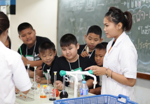 ภาพกิจกรรม คณะวิทยาศาสตร์และเทคโนโลยี จัดกิจกรรมค่ายวิทยาศาสตร์โรงเรียนเจริญสุขอุดมวิทยา