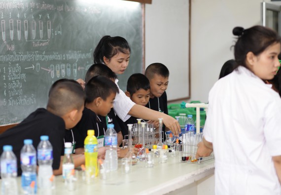 ภาพกิจกรรม คณะวิทยาศาสตร์และเทคโนโลยี จัดกิจกรรมค่ายวิทยาศาสตร์โรงเรียนเจริญสุขอุดมวิทยา