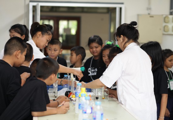 ภาพกิจกรรม คณะวิทยาศาสตร์และเทคโนโลยี จัดกิจกรรมค่ายวิทยาศาสตร์โรงเรียนเจริญสุขอุดมวิทยา