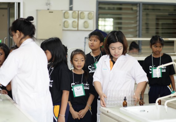 ภาพกิจกรรม คณะวิทยาศาสตร์และเทคโนโลยี จัดกิจกรรมค่ายวิทยาศาสตร์โรงเรียนเจริญสุขอุดมวิทยา