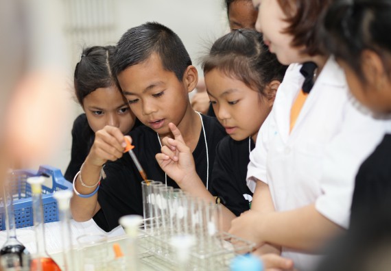 ภาพกิจกรรม คณะวิทยาศาสตร์และเทคโนโลยี จัดกิจกรรมค่ายวิทยาศาสตร์โรงเรียนเจริญสุขอุดมวิทยา