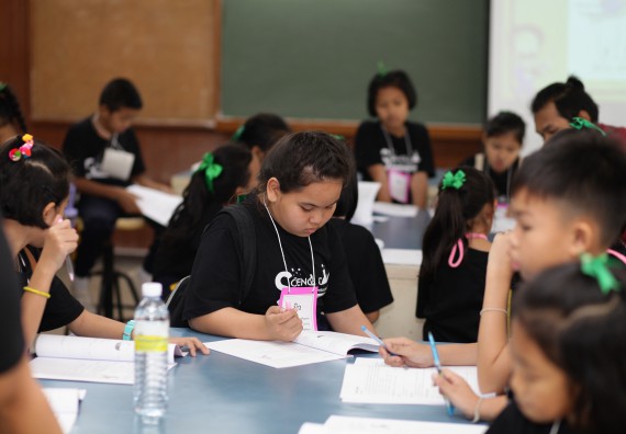 ภาพกิจกรรม คณะวิทยาศาสตร์และเทคโนโลยี จัดกิจกรรมค่ายวิทยาศาสตร์โรงเรียนเจริญสุขอุดมวิทยา