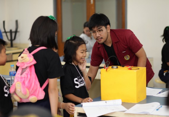 ภาพกิจกรรม คณะวิทยาศาสตร์และเทคโนโลยี จัดกิจกรรมค่ายวิทยาศาสตร์โรงเรียนเจริญสุขอุดมวิทยา