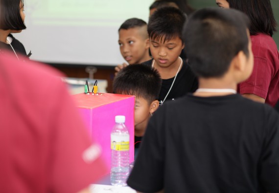 ภาพกิจกรรม คณะวิทยาศาสตร์และเทคโนโลยี จัดกิจกรรมค่ายวิทยาศาสตร์โรงเรียนเจริญสุขอุดมวิทยา