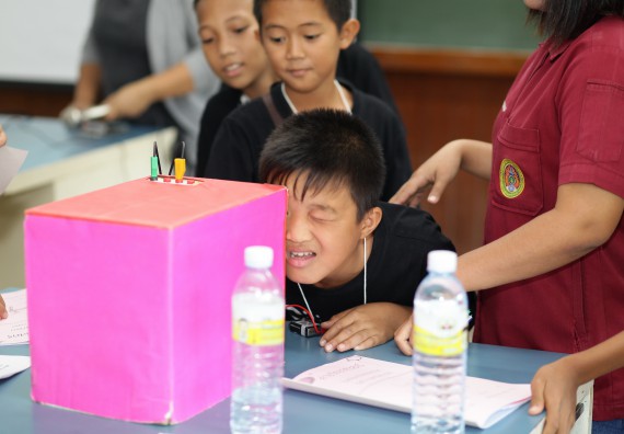 ภาพกิจกรรม คณะวิทยาศาสตร์และเทคโนโลยี จัดกิจกรรมค่ายวิทยาศาสตร์โรงเรียนเจริญสุขอุดมวิทยา