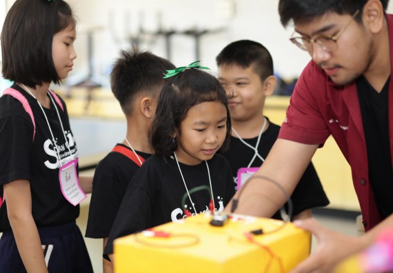 ภาพกิจกรรม คณะวิทยาศาสตร์และเทคโนโลยี จัดกิจกรรมค่ายวิทยาศาสตร์โรงเรียนเจริญสุขอุดมวิทยา