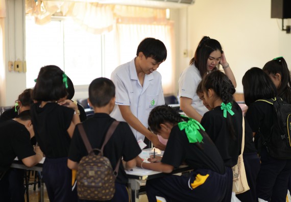 ภาพกิจกรรม คณะวิทยาศาสตร์และเทคโนโลยี จัดกิจกรรมค่ายวิทยาศาสตร์โรงเรียนเจริญสุขอุดมวิทยา