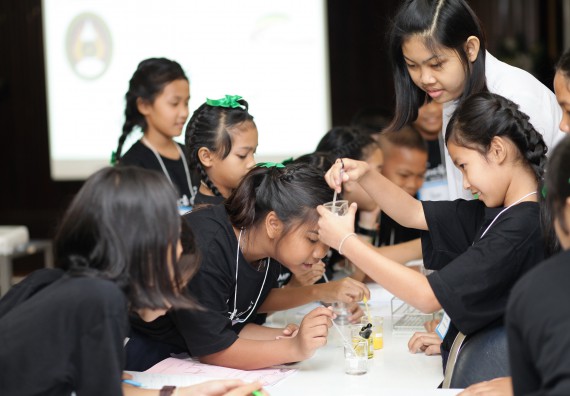 ภาพกิจกรรม คณะวิทยาศาสตร์และเทคโนโลยี จัดกิจกรรมค่ายวิทยาศาสตร์โรงเรียนเจริญสุขอุดมวิทยา