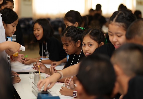 ภาพกิจกรรม คณะวิทยาศาสตร์และเทคโนโลยี จัดกิจกรรมค่ายวิทยาศาสตร์โรงเรียนเจริญสุขอุดมวิทยา