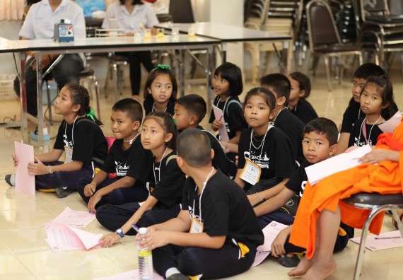 ภาพกิจกรรม คณะวิทยาศาสตร์และเทคโนโลยี จัดกิจกรรมค่ายวิทยาศาสตร์โรงเรียนเจริญสุขอุดมวิทยา